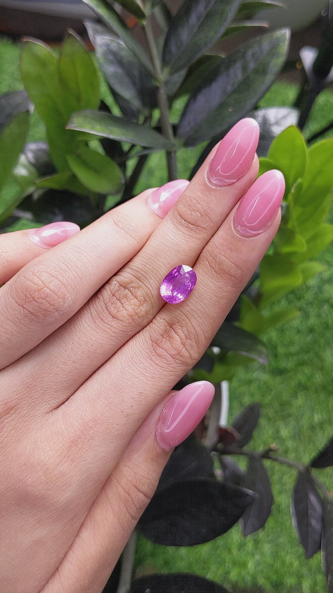 4.68 Ct. Pinkish Purple Sapphire from Ceylon (Sri Lanka) Size Video