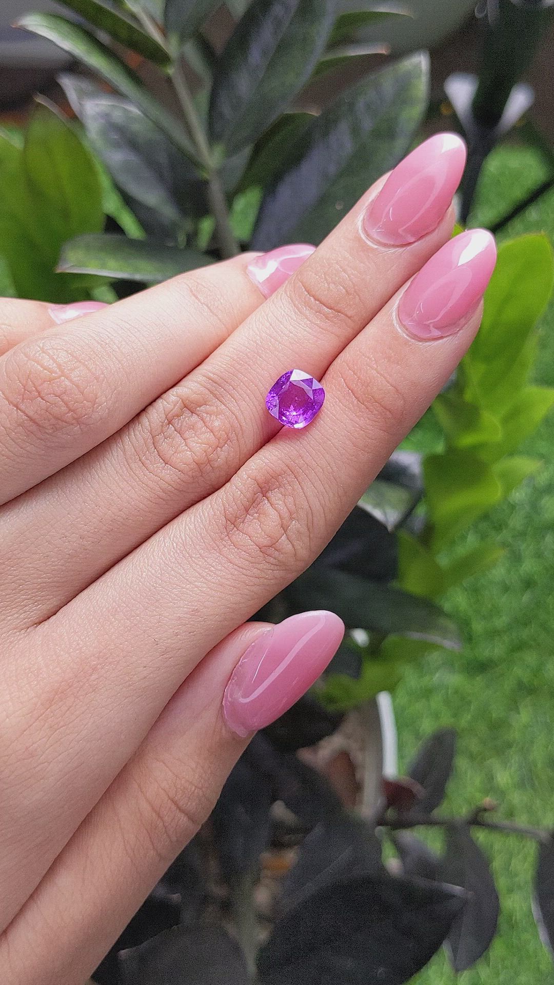 3.10 Ct. Pinkish Purple Sapphire from Ceylon (Sri Lanka) Size Video