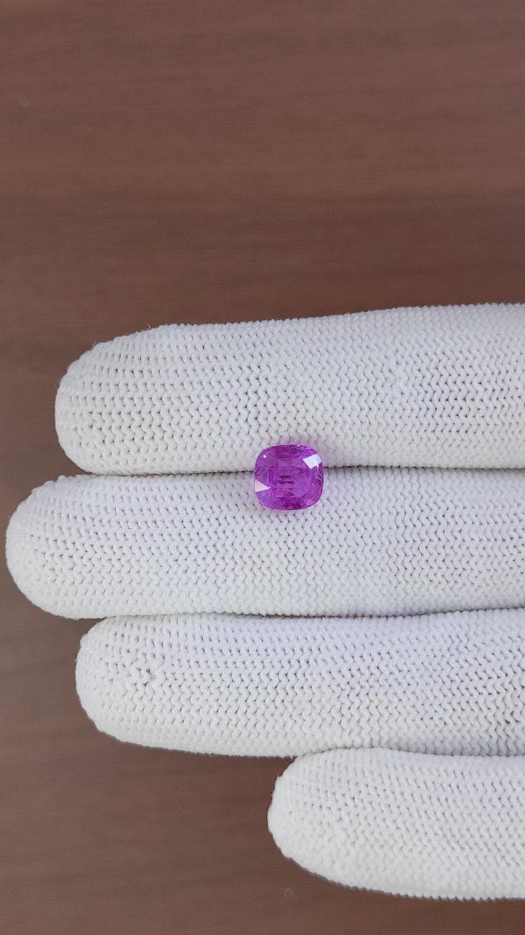 3.10 Ct. Pinkish Purple Sapphire from Ceylon (Sri Lanka) Size Video