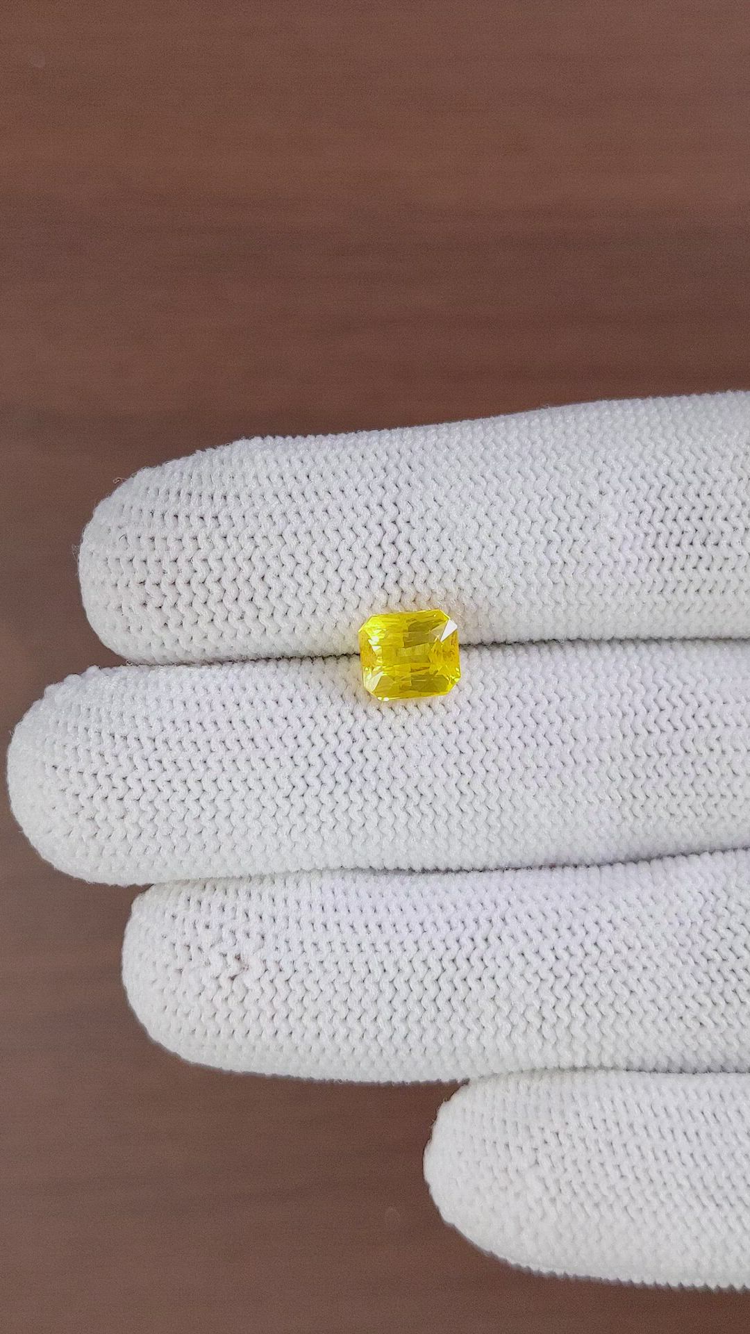 2.41 Ct. Yellow Sapphire from Ceylon (Sri Lanka) Size Video