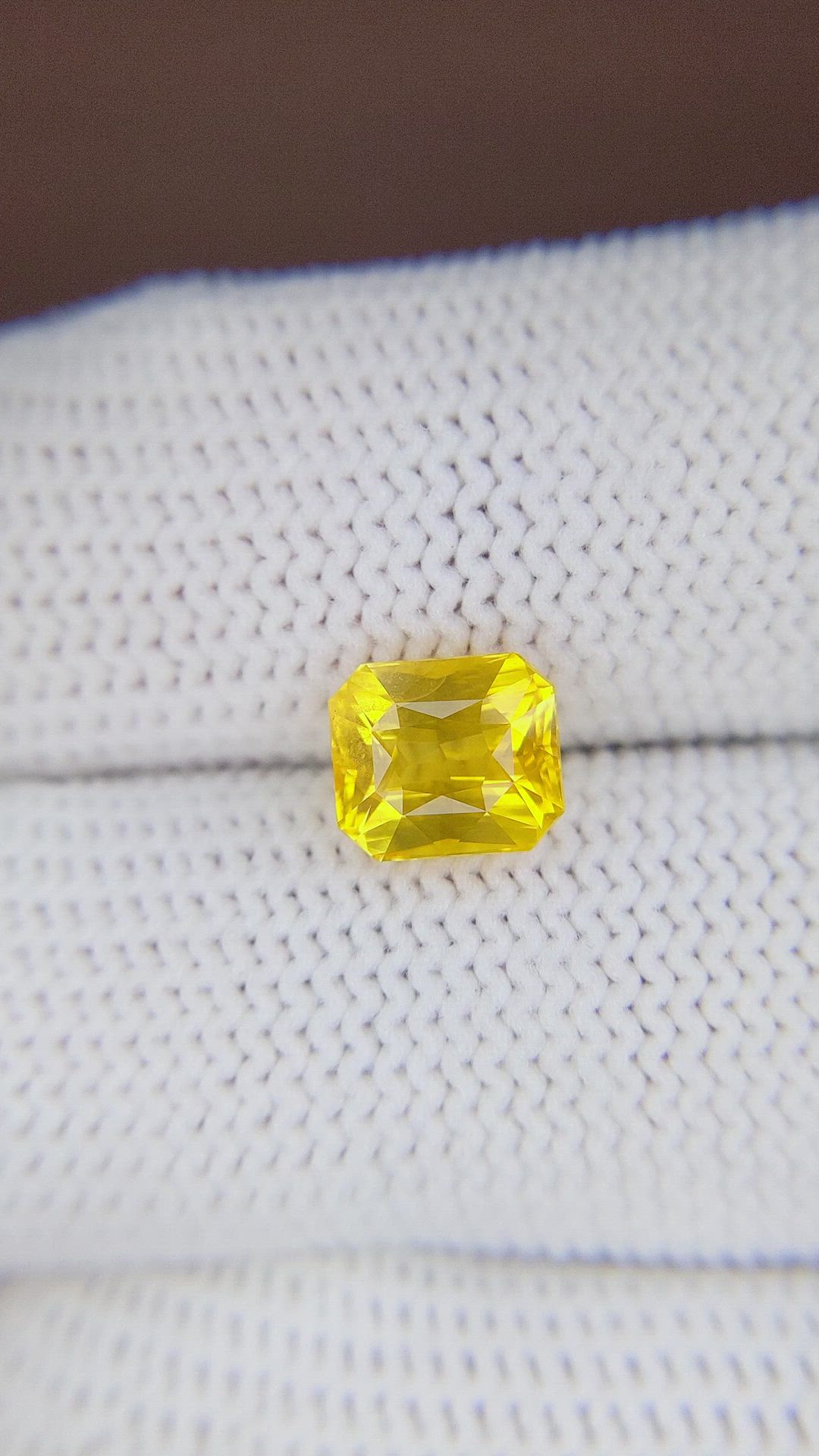 2.41 Ct. Yellow Sapphire from Ceylon (Sri Lanka) Size Video