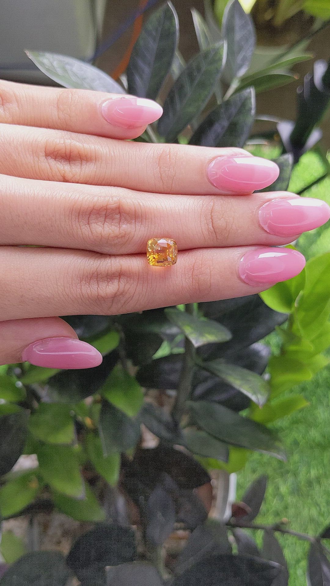 4.58 Ct. Bi Color Sapphire from Ceylon (Sri Lanka) Size Video