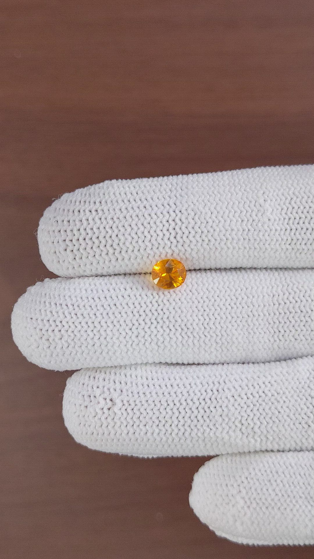 1.10 Ct. Orange Sapphire from Ceylon (Sri Lanka) Size Video