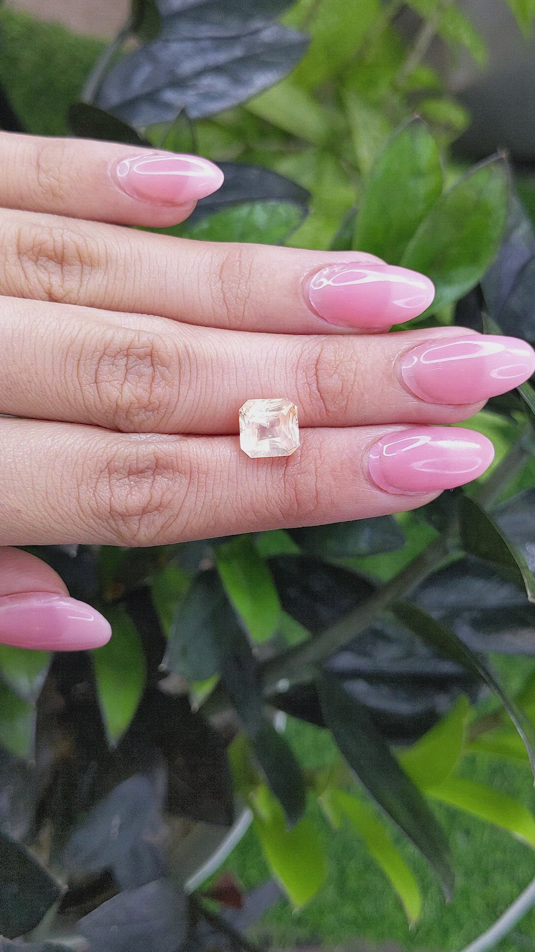 4.06 Ct. Peach Sapphire from Ceylon (Sri Lanka) Size Video