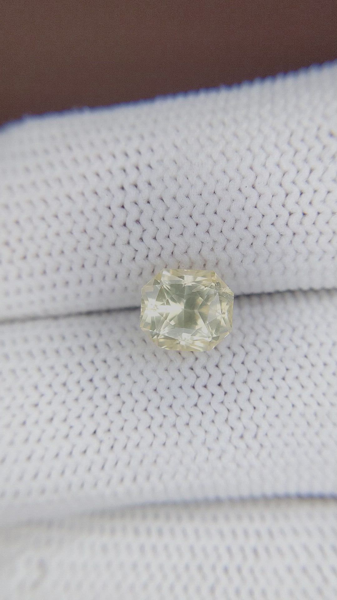 2.85 Ct. Yellow Sapphire from Ceylon (Sri Lanka) Size Video