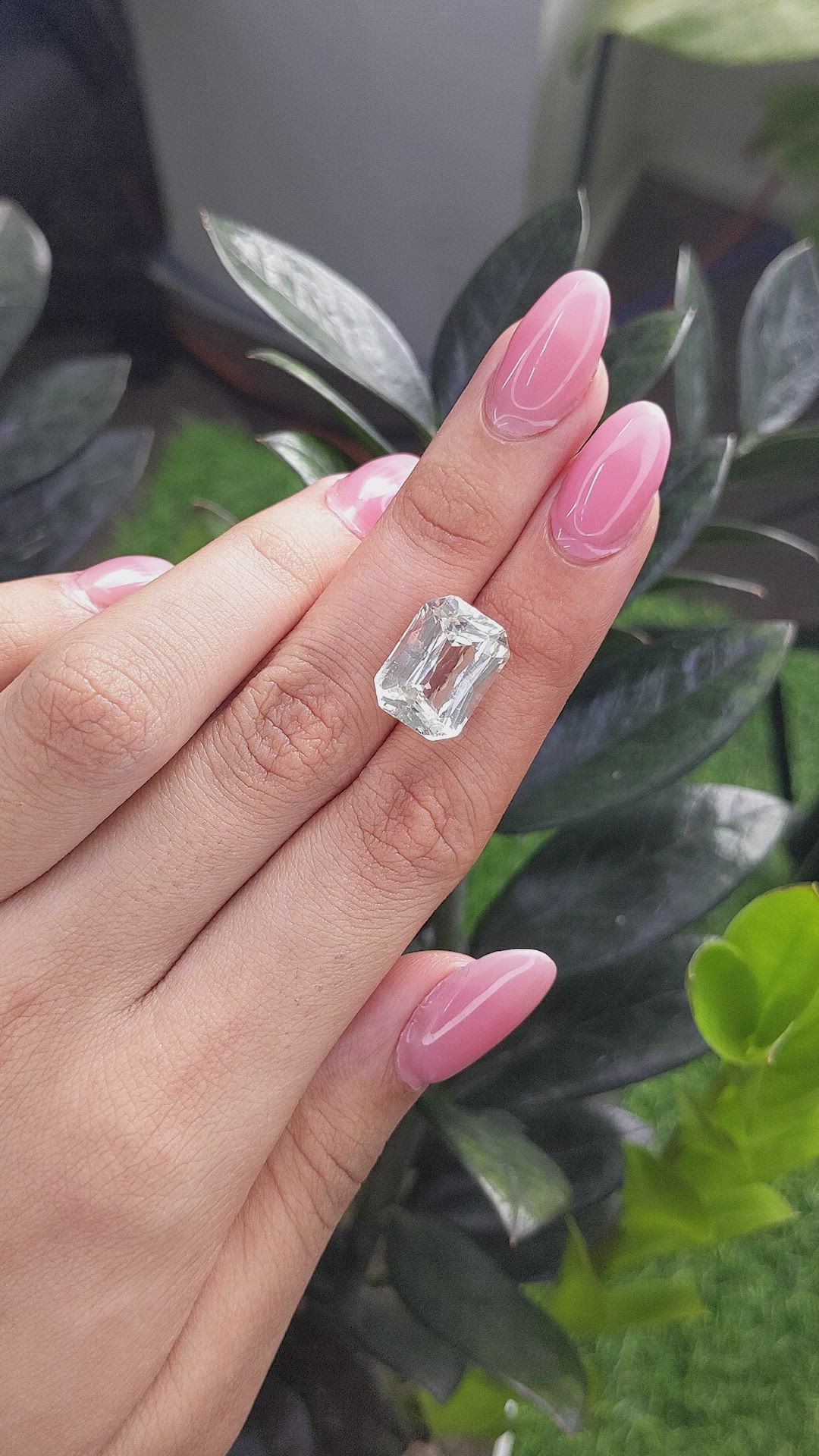 12.12 Ct. White Sapphire from Ceylon (Sri Lanka) Size Video