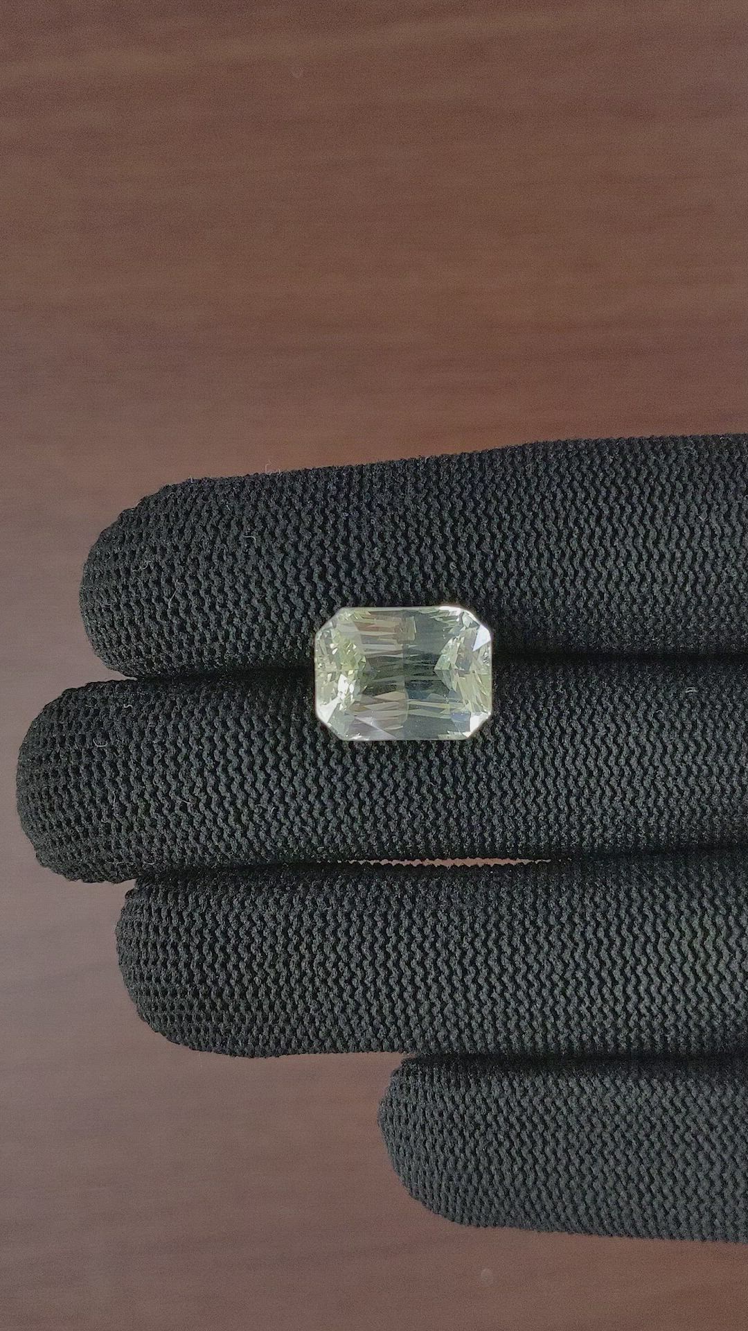 12.12 Ct. White Sapphire from Ceylon (Sri Lanka) Size Video
