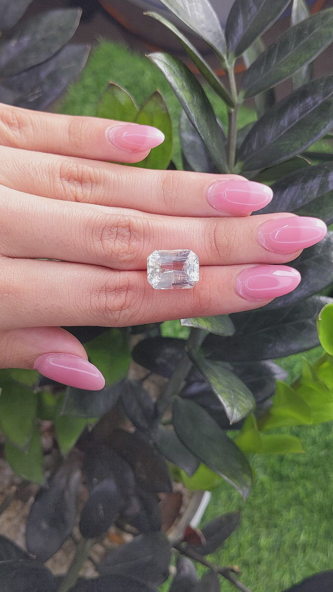 12.12 Ct. White Sapphire from Ceylon (Sri Lanka) Size Video