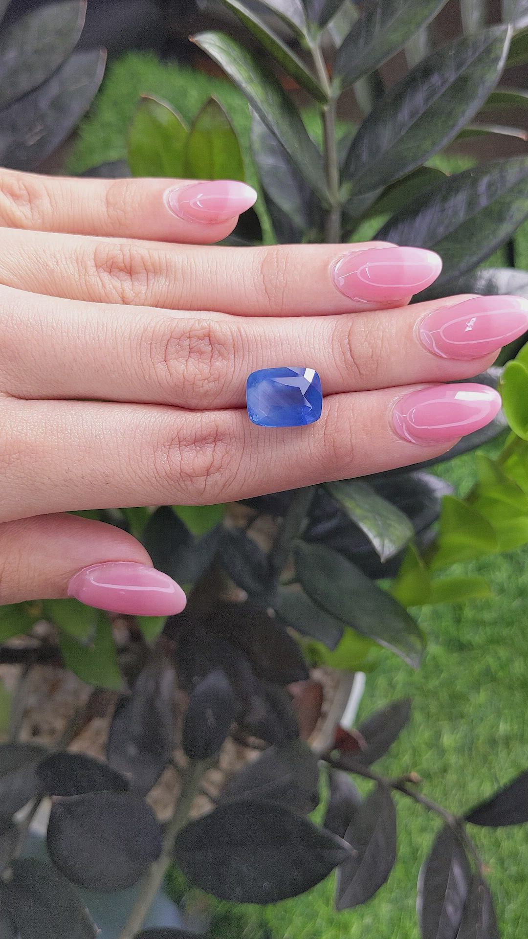 11.42 Ct. Blue Sapphire from Ceylon (Sri Lanka) Size Video