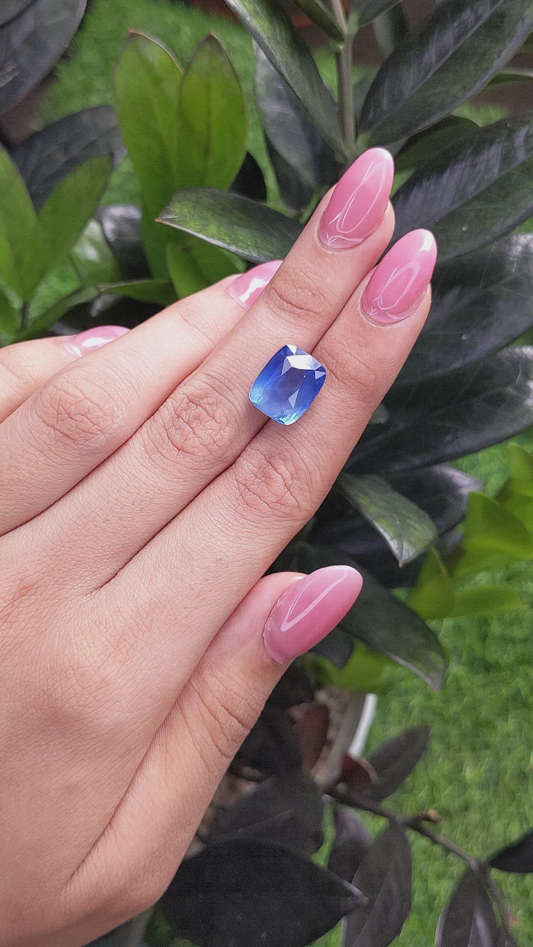 11.42 Ct. Blue Sapphire from Ceylon (Sri Lanka) Size Video