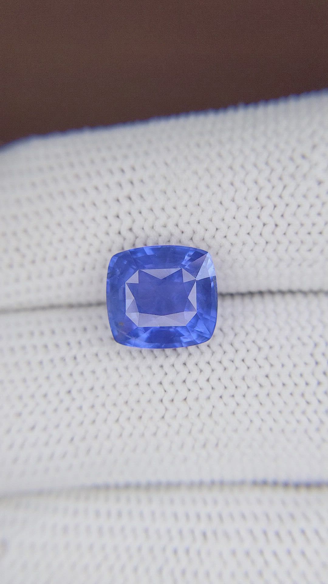 5.13 Ct. Blue Sapphire from Ceylon (Sri Lanka) Size Video