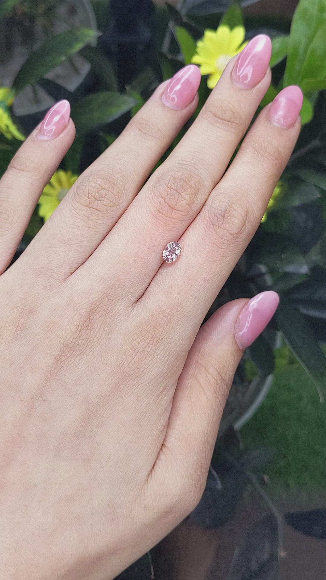 1.08 Ct. Padparadscha Sapphire from Ceylon (Sri Lanka) Size Video