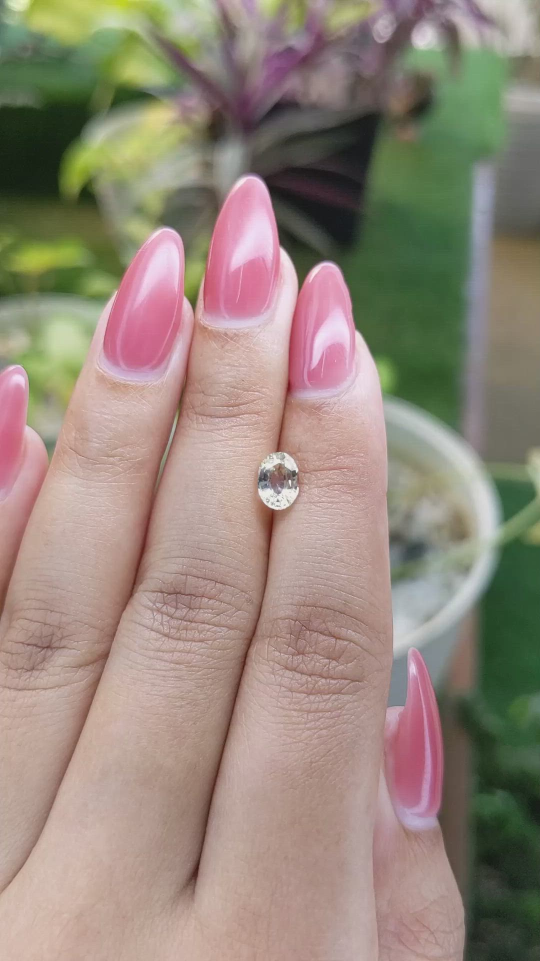 1.00 Ct. Bi Color Sapphire from Ceylon (Sri Lanka) Size Video