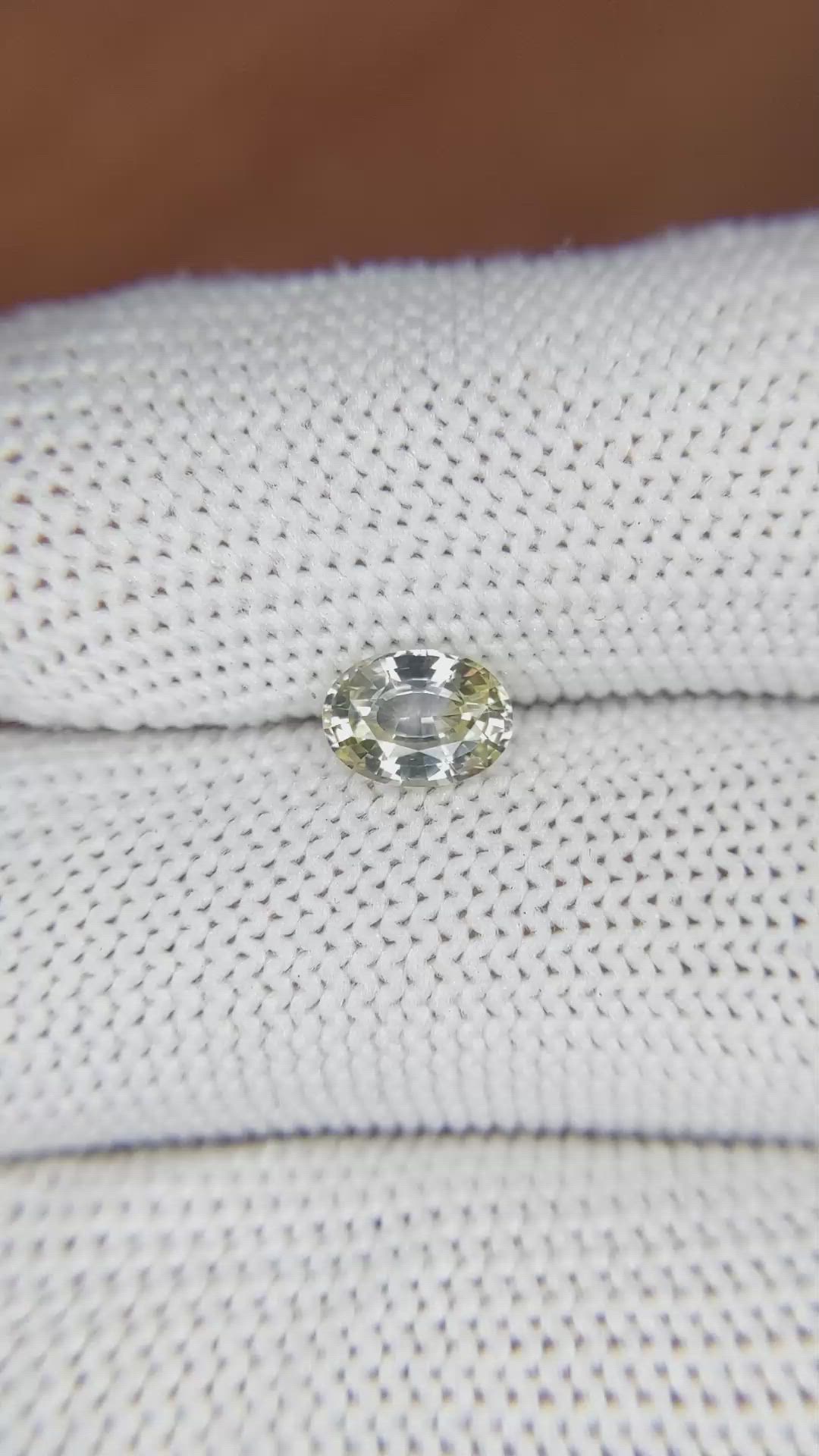 1.00 Ct. Bi Color Sapphire from Ceylon (Sri Lanka) Size Video