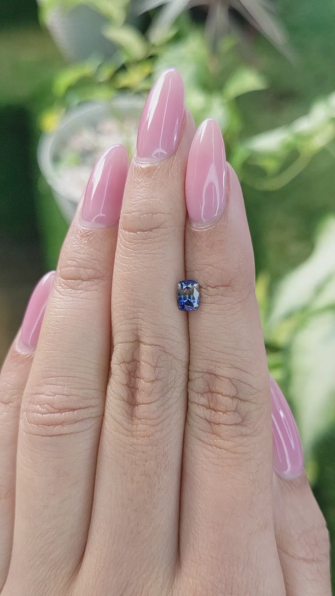 0.80 Ct. Bi Color Sapphire from Ceylon (Sri Lanka) Size Video