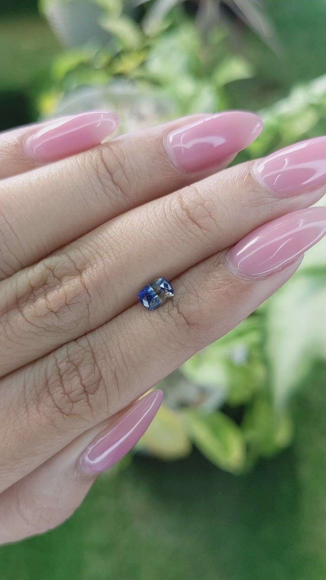 0.80 Ct. Bi Color Sapphire from Ceylon (Sri Lanka) Size Video