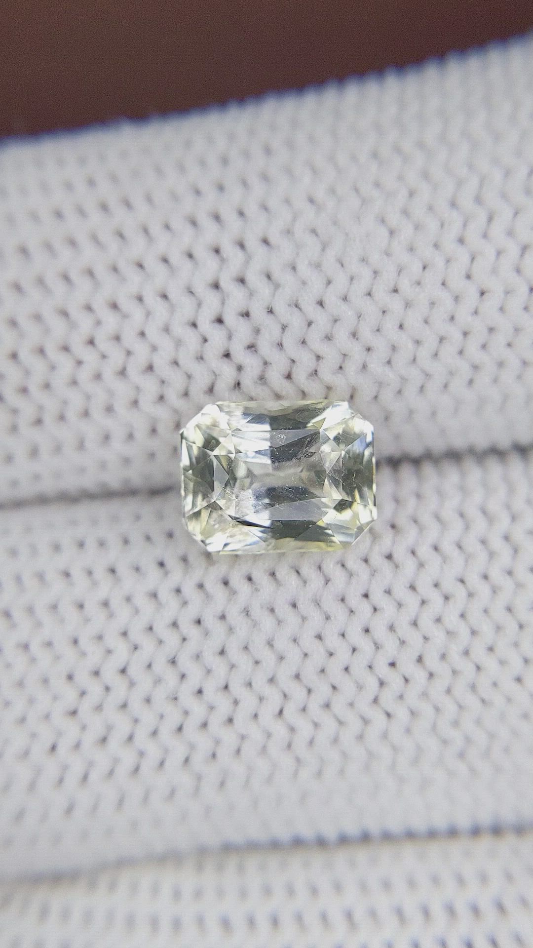 2.87 Ct. Yellow Sapphire from Ceylon (Sri Lanka) Size Video