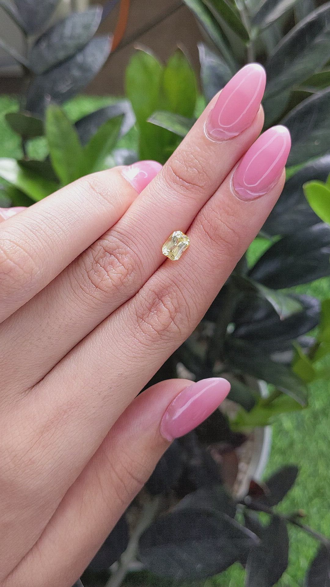 1.27 Ct. Yellow Sapphire from Ceylon (Sri Lanka) Size Video