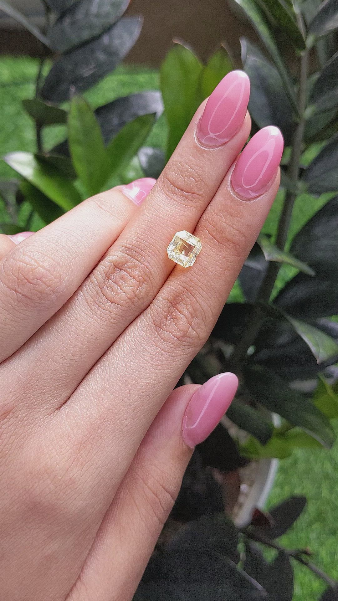 2.89 Ct. Yellow Sapphire from Ceylon (Sri Lanka) Size Video