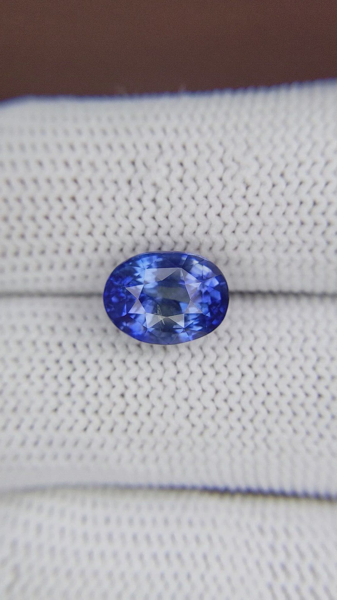 4.99 Ct. Bi Color Sapphire from Madagascar Size Video