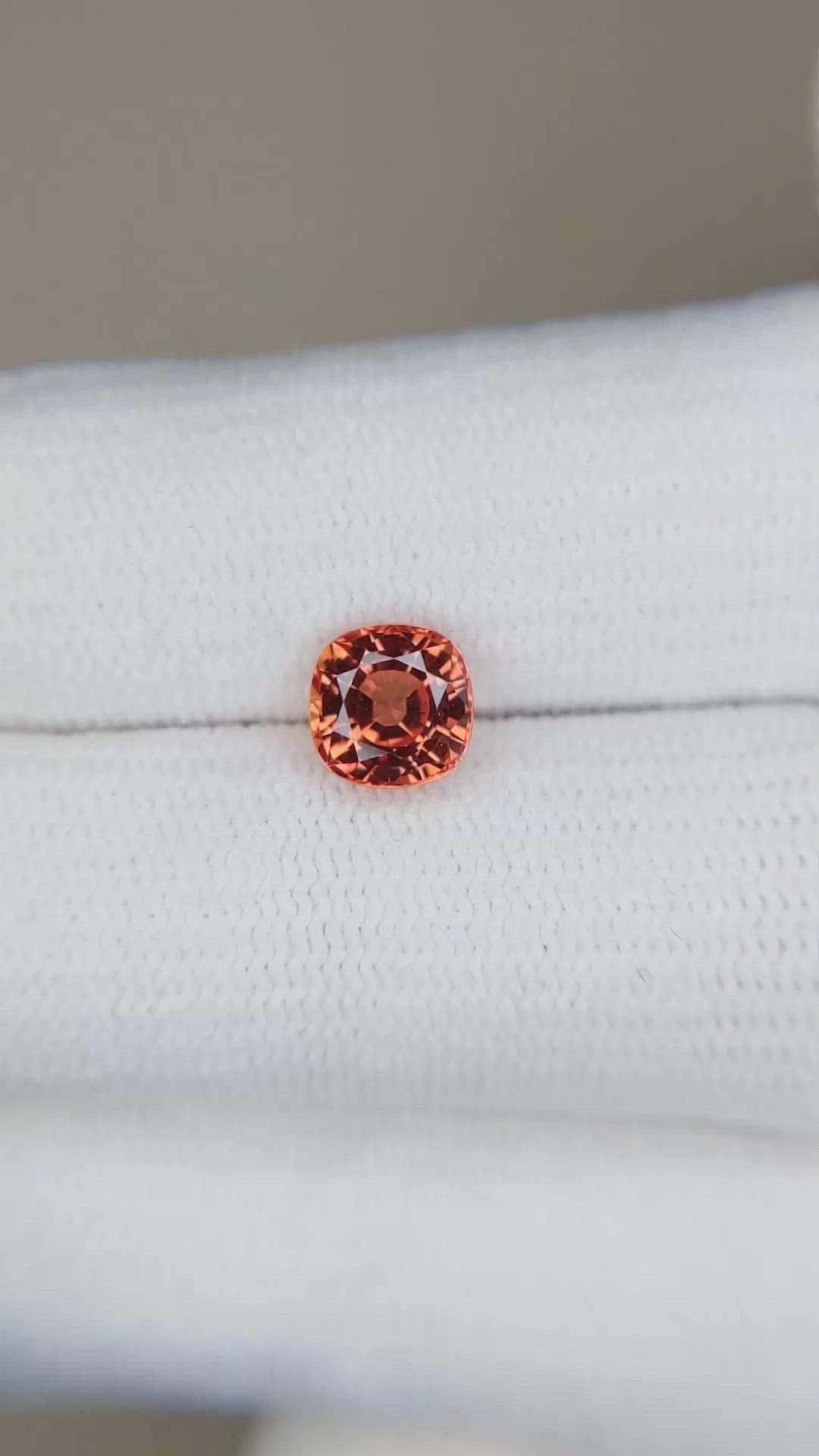 1.39 Ct. Reddish Orange Sapphire from Ceylon (Sri Lanka) Size Video