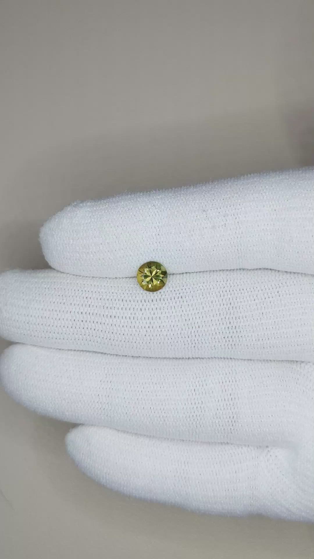 0.92 Ct. Yellowish Green Sapphire from Ceylon (Sri Lanka) Size Video