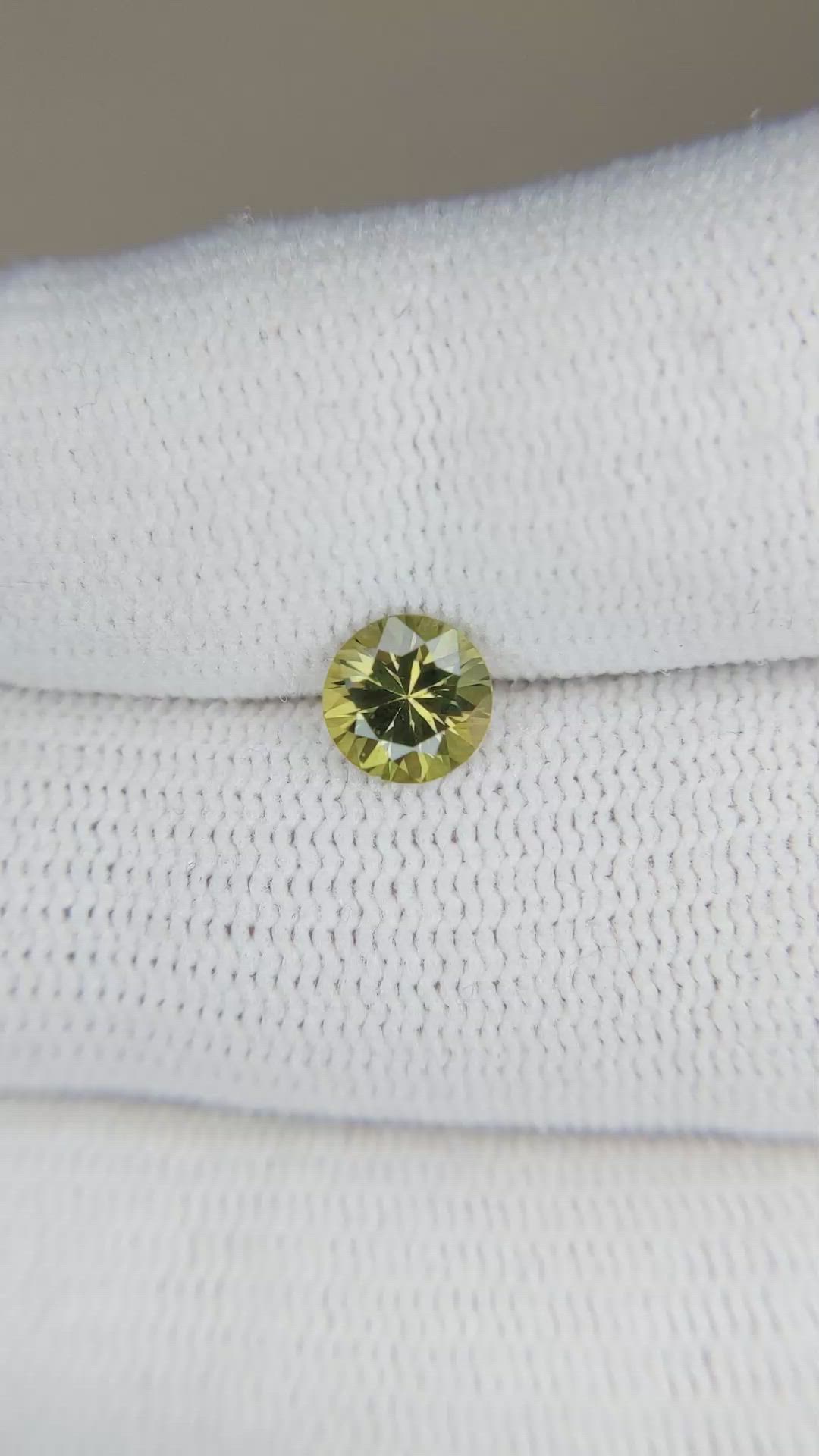 0.92 Ct. Yellowish Green Sapphire from Ceylon (Sri Lanka) Size Video