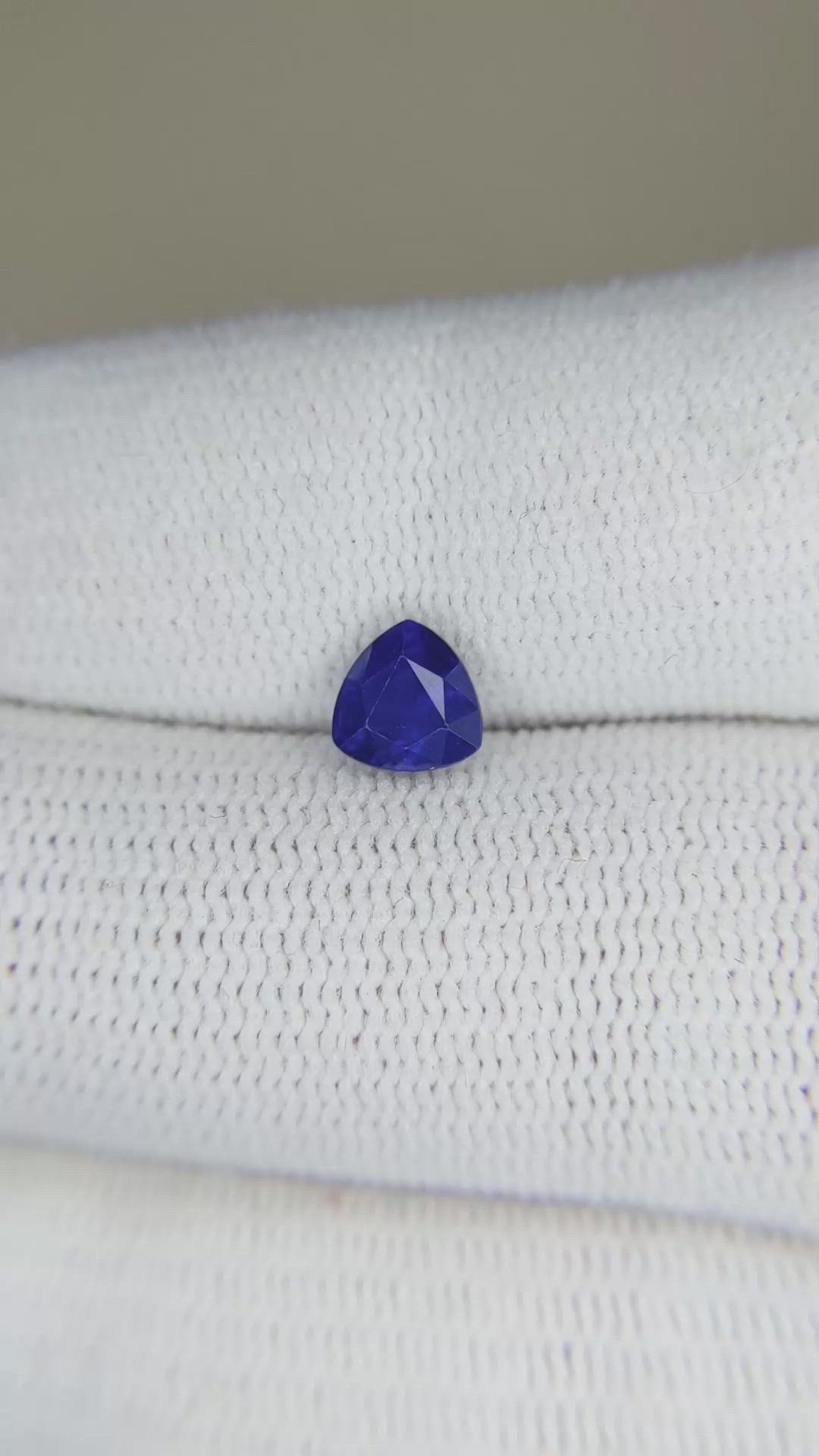 0.99 Ct. Blue Sapphire from Ceylon (Sri Lanka) Size Video