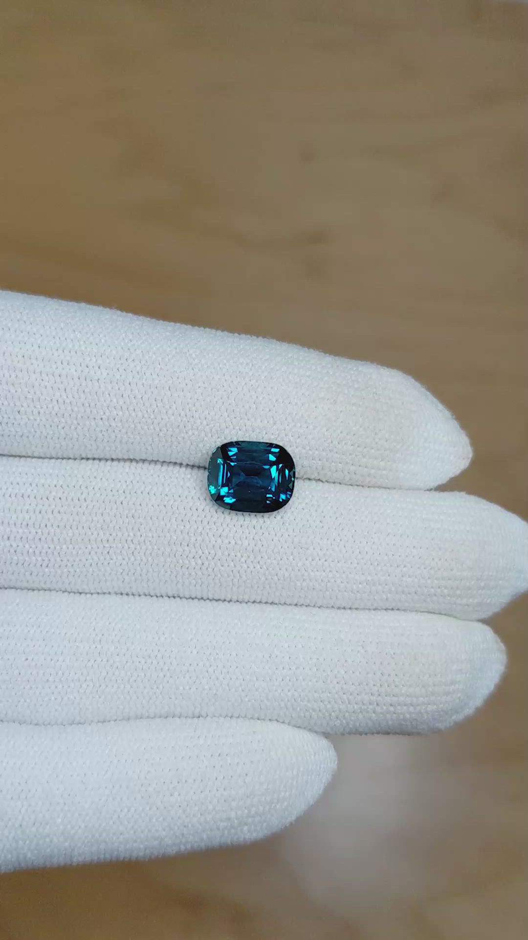 4.08 Ct. Greenish Blue Sapphire from Ceylon (Sri Lanka) Size Video