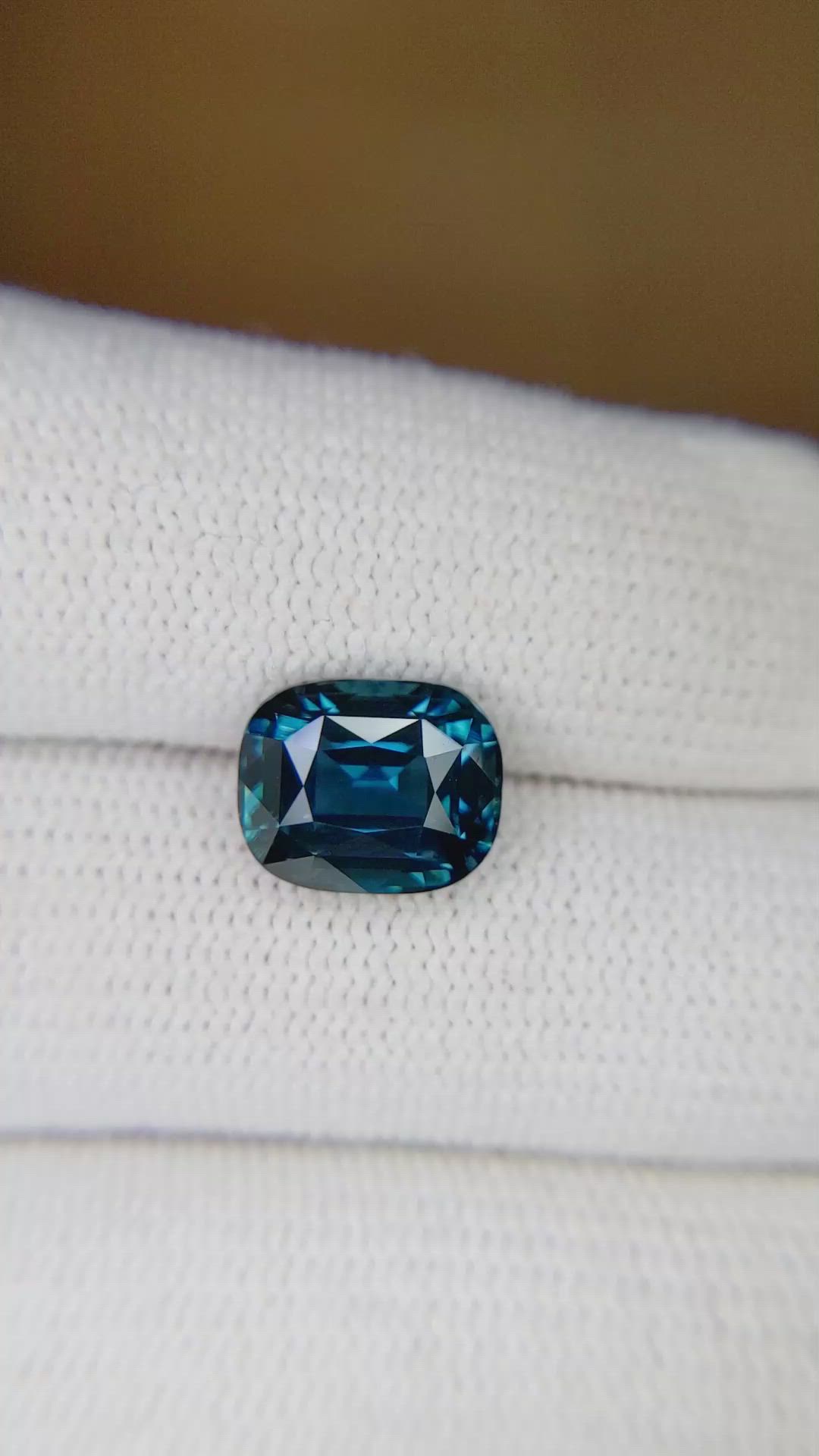4.08 Ct. Greenish Blue Sapphire from Ceylon (Sri Lanka) Size Video