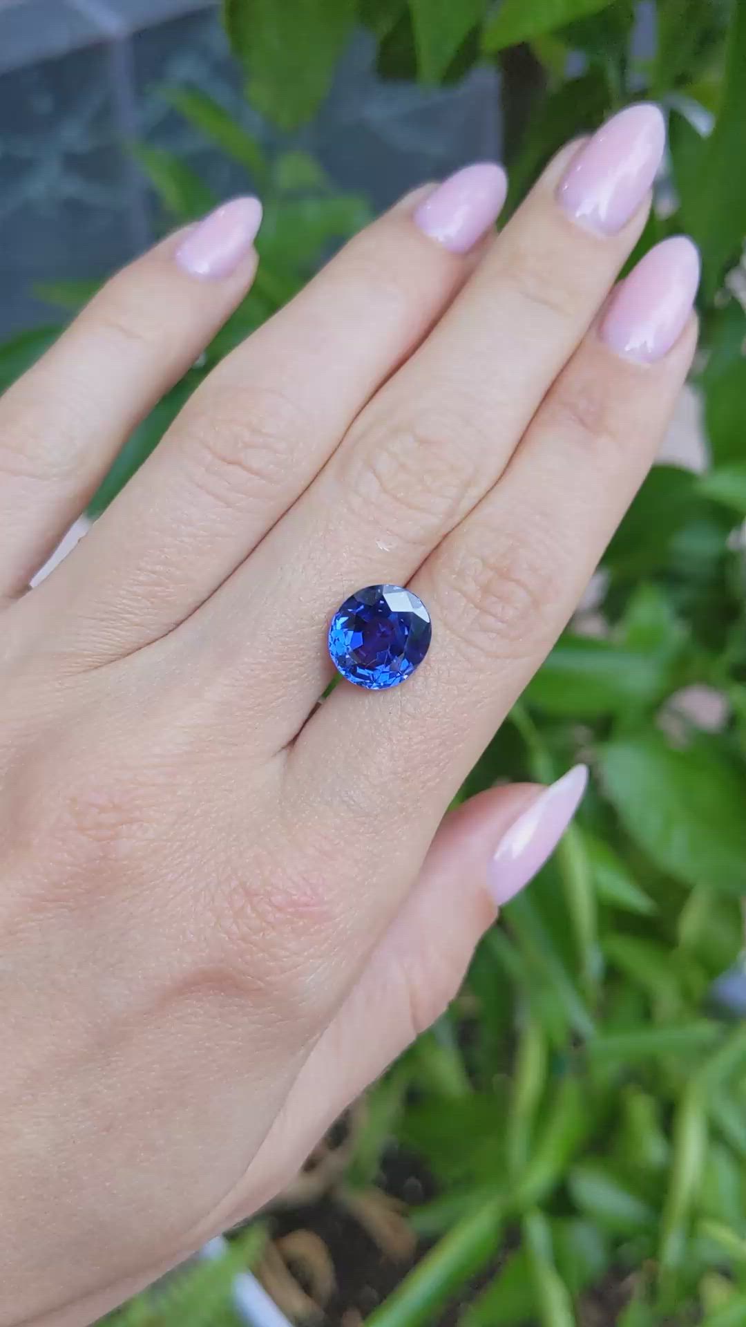 5.49 Ct. Color Change Sapphire from Ceylon (Sri Lanka) Size Video