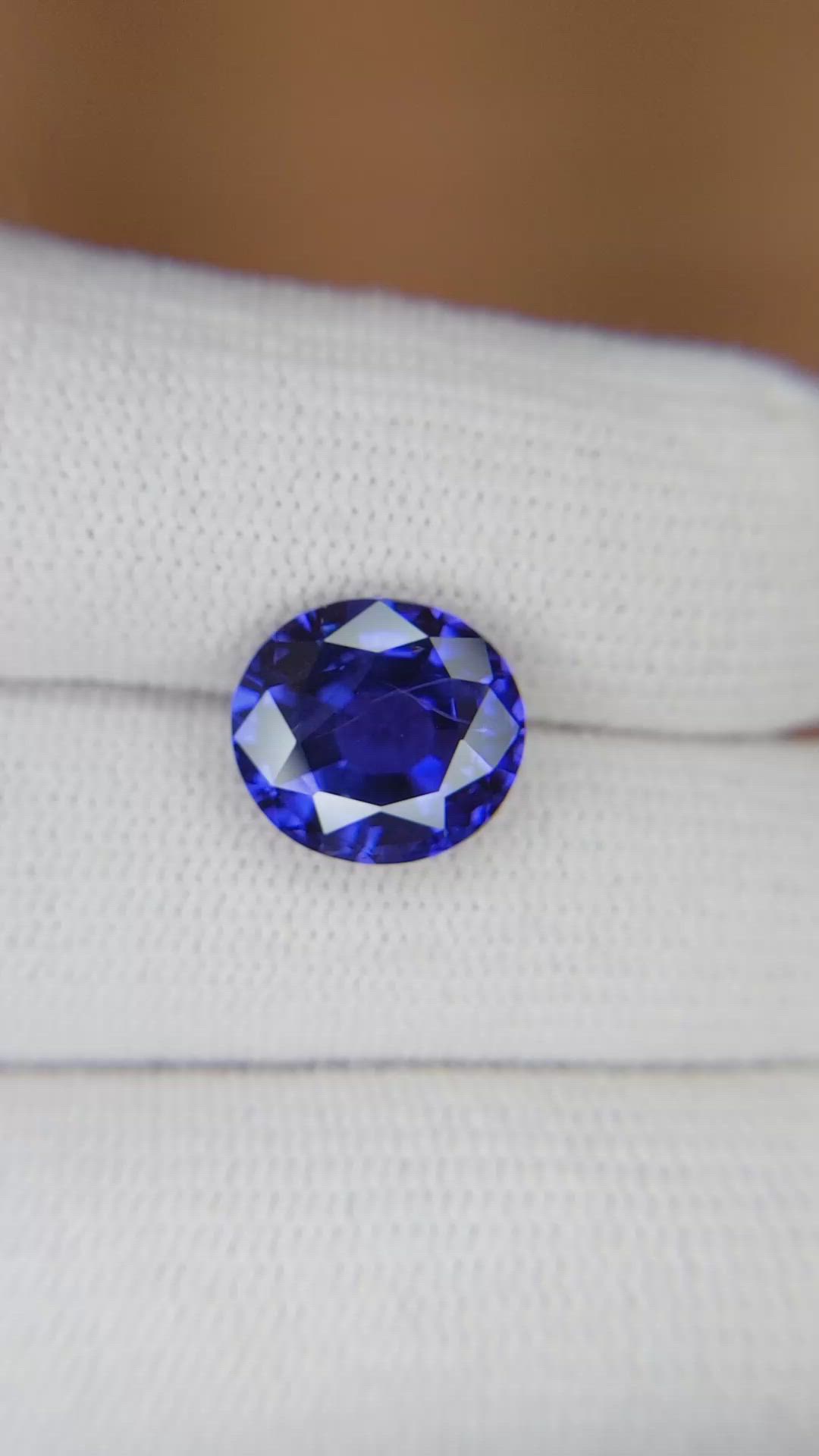 5.49 Ct. Color Change Sapphire from Ceylon (Sri Lanka) Size Video