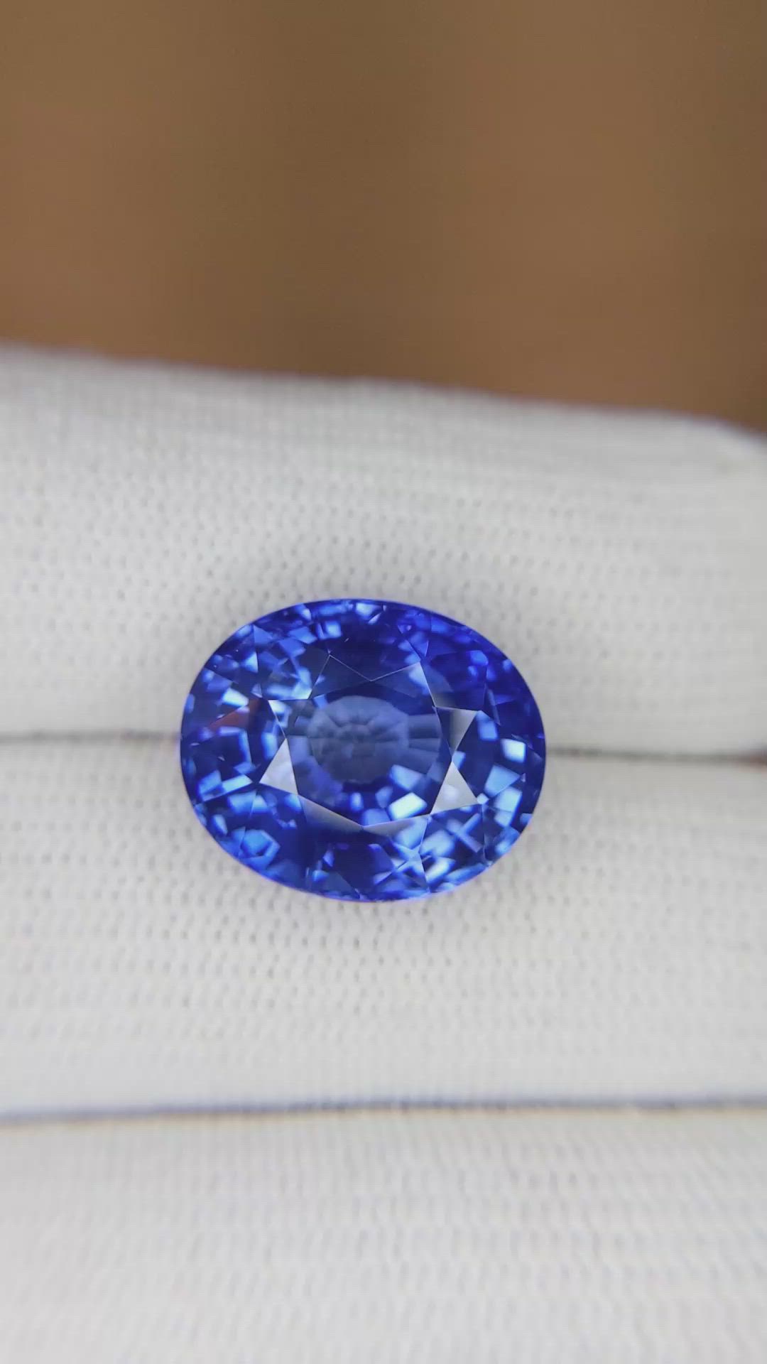 13.08 Ct. Blue Sapphire from Ceylon (Sri Lanka) Size Video