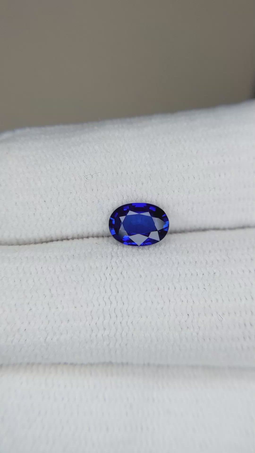 0.90 Ct. Blue Sapphire from Ceylon (Sri Lanka) Size Video