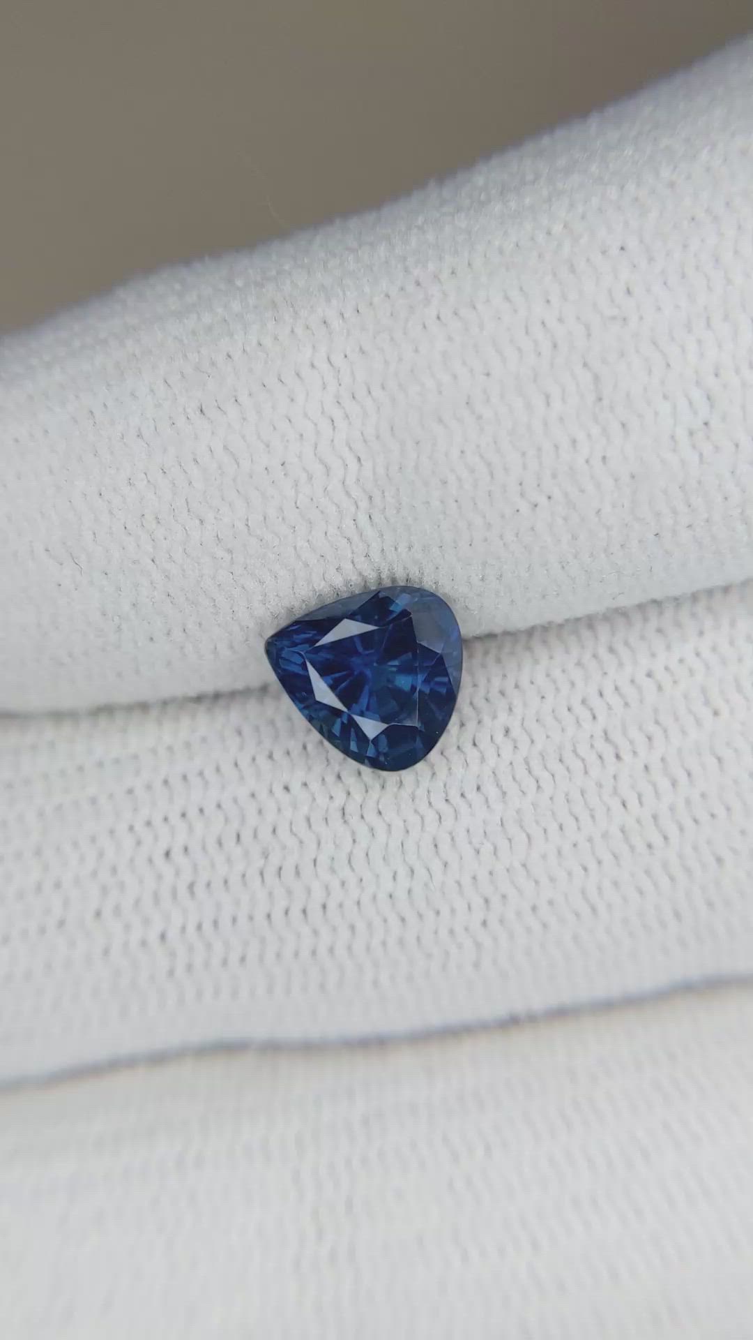 1.73 Ct. Blue Sapphire from Ceylon (Sri Lanka) Size Video