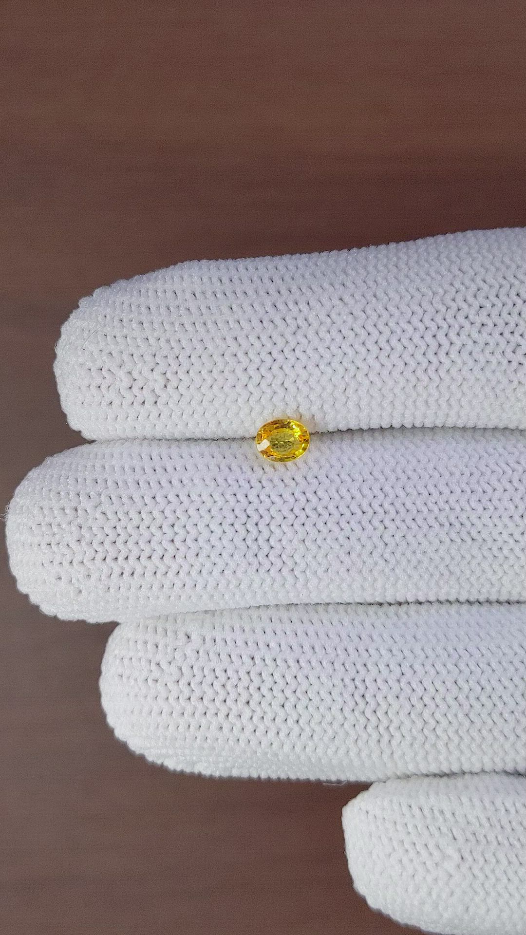 0.45 Ct. Yellowish Orange Sapphire from Ceylon (Sri Lanka) Size Video