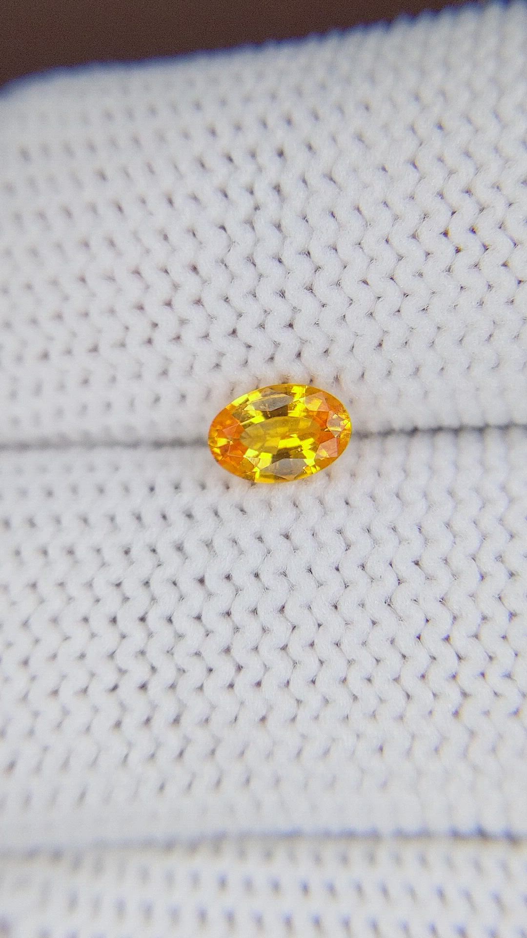 0.45 Ct. Yellowish Orange Sapphire from Ceylon (Sri Lanka) Size Video