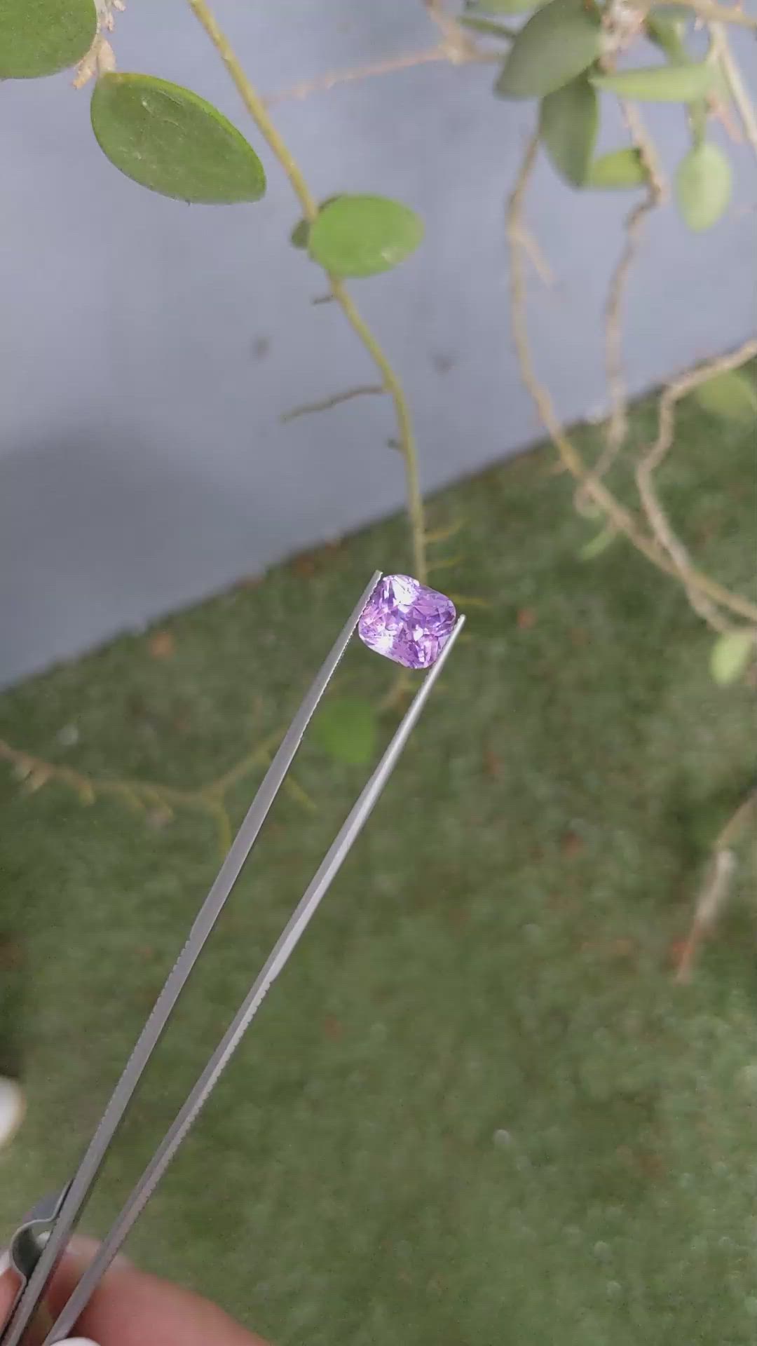 5.28 Ct. Pinkish Purple Sapphire from Ceylon (Sri Lanka) Size Video