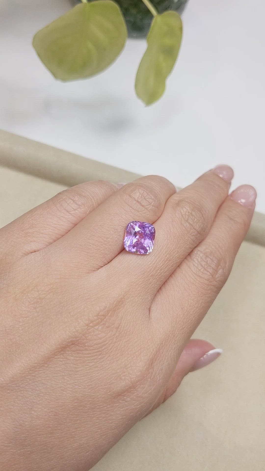 5.28 Ct. Pinkish Purple Sapphire from Ceylon (Sri Lanka) Size Video