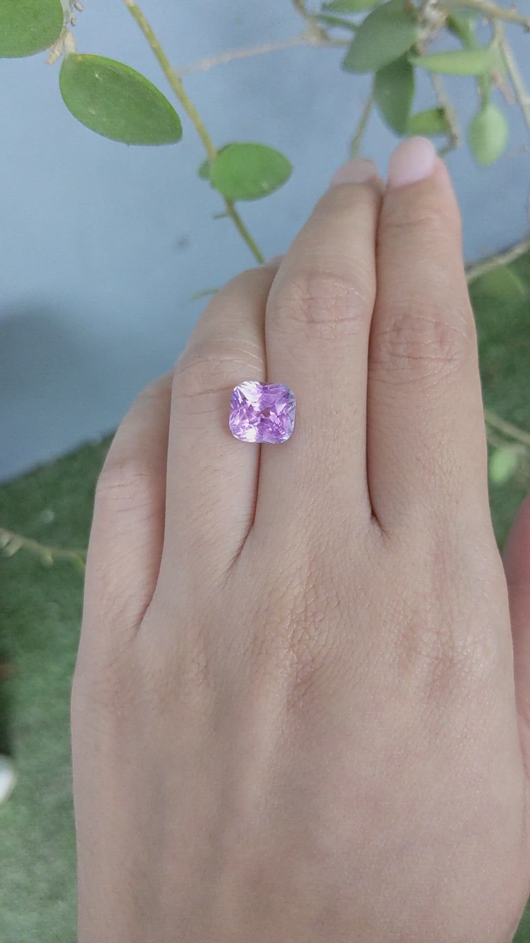 5.28 Ct. Pinkish Purple Sapphire from Ceylon (Sri Lanka) Size Video