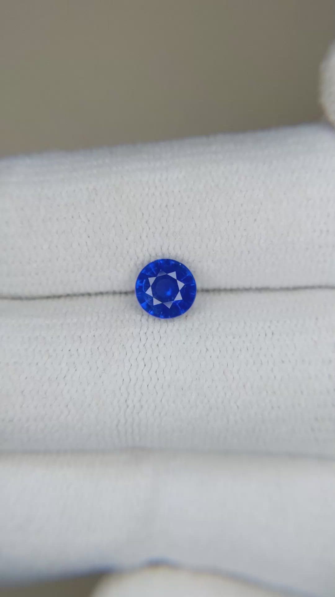 0.90 Ct. Blue Sapphire from Ceylon (Sri Lanka) Size Video