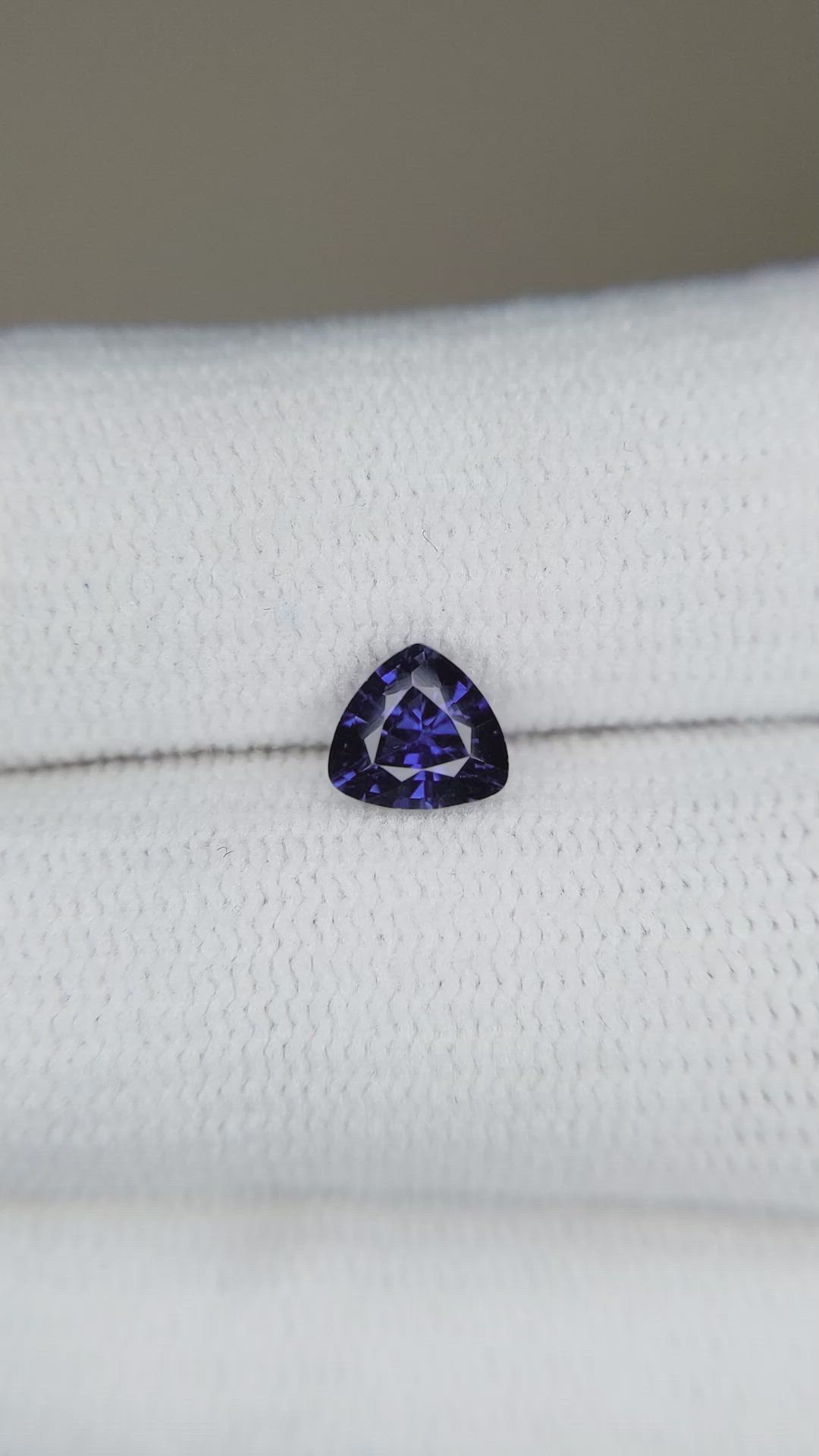 0.75 Ct. Blue Sapphire from Ceylon (Sri Lanka) Size Video