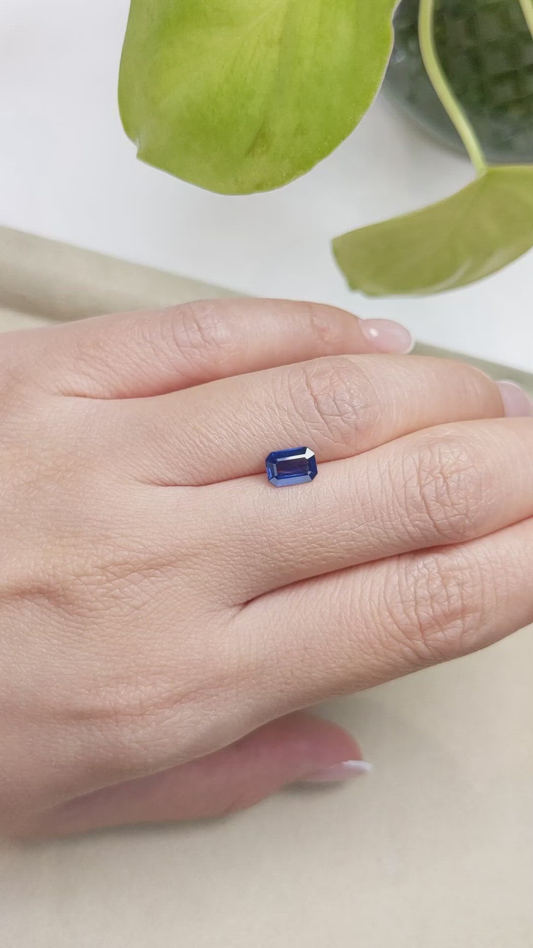 1.01 Ct. Blue Sapphire from Ceylon (Sri Lanka) Size Video