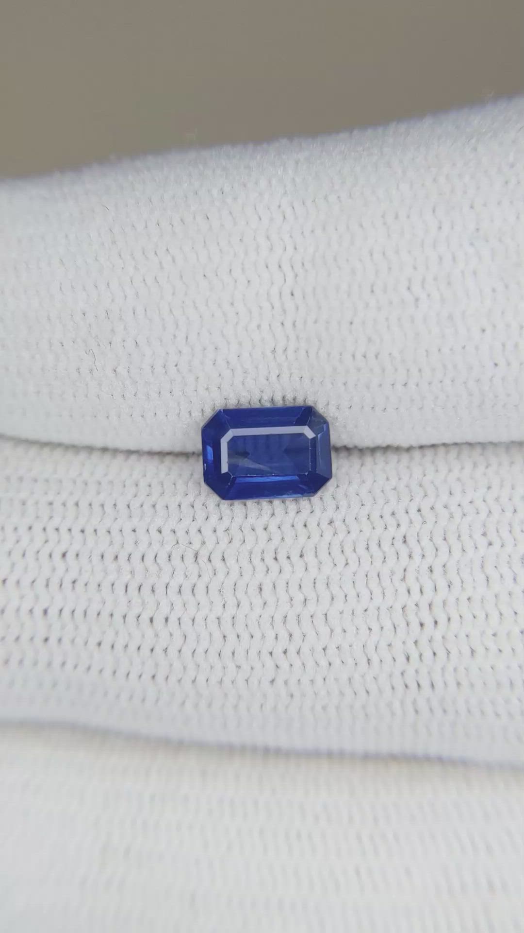 1.01 Ct. Blue Sapphire from Ceylon (Sri Lanka) Size Video