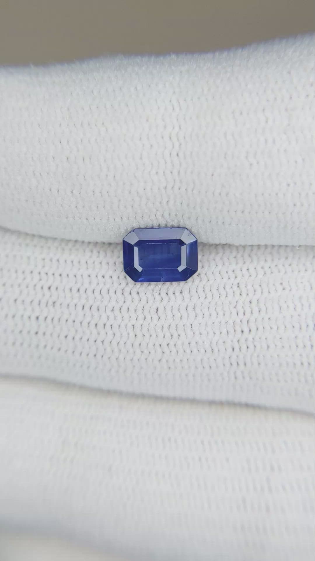 1.00 Ct. Blue Sapphire from Ceylon (Sri Lanka) Size Video