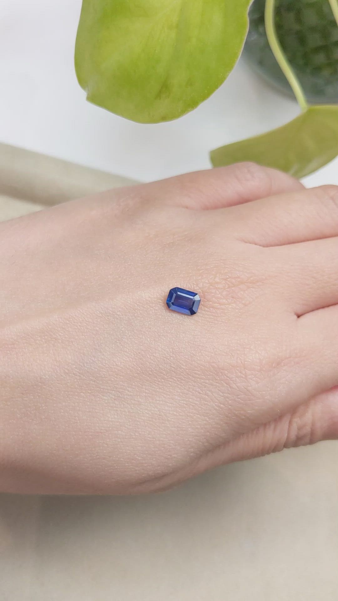 1.00 Ct. Blue Sapphire from Ceylon (Sri Lanka) Size Video