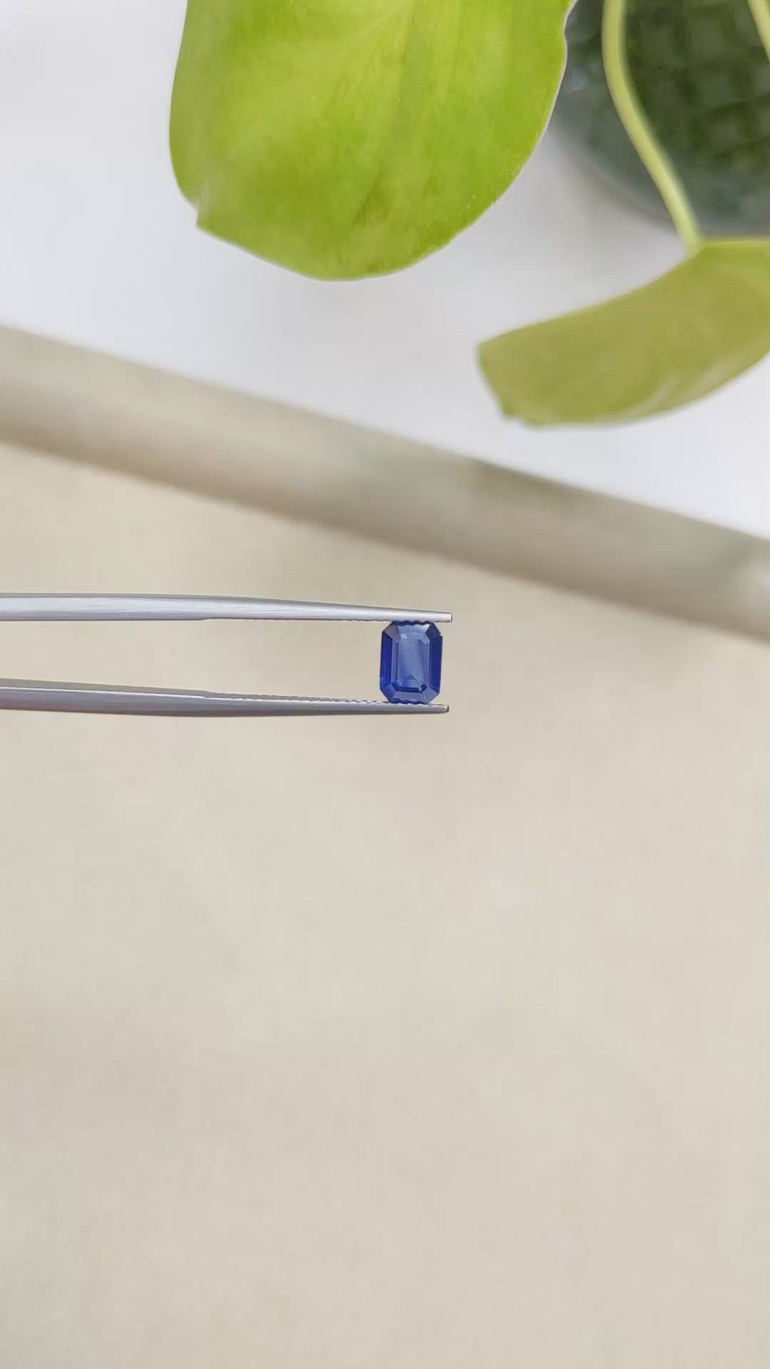 1.00 Ct. Blue Sapphire from Ceylon (Sri Lanka) Size Video