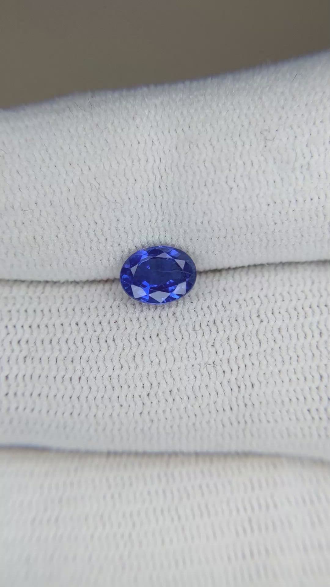 1.07 Ct. Blue Sapphire from Ceylon (Sri Lanka) Size Video