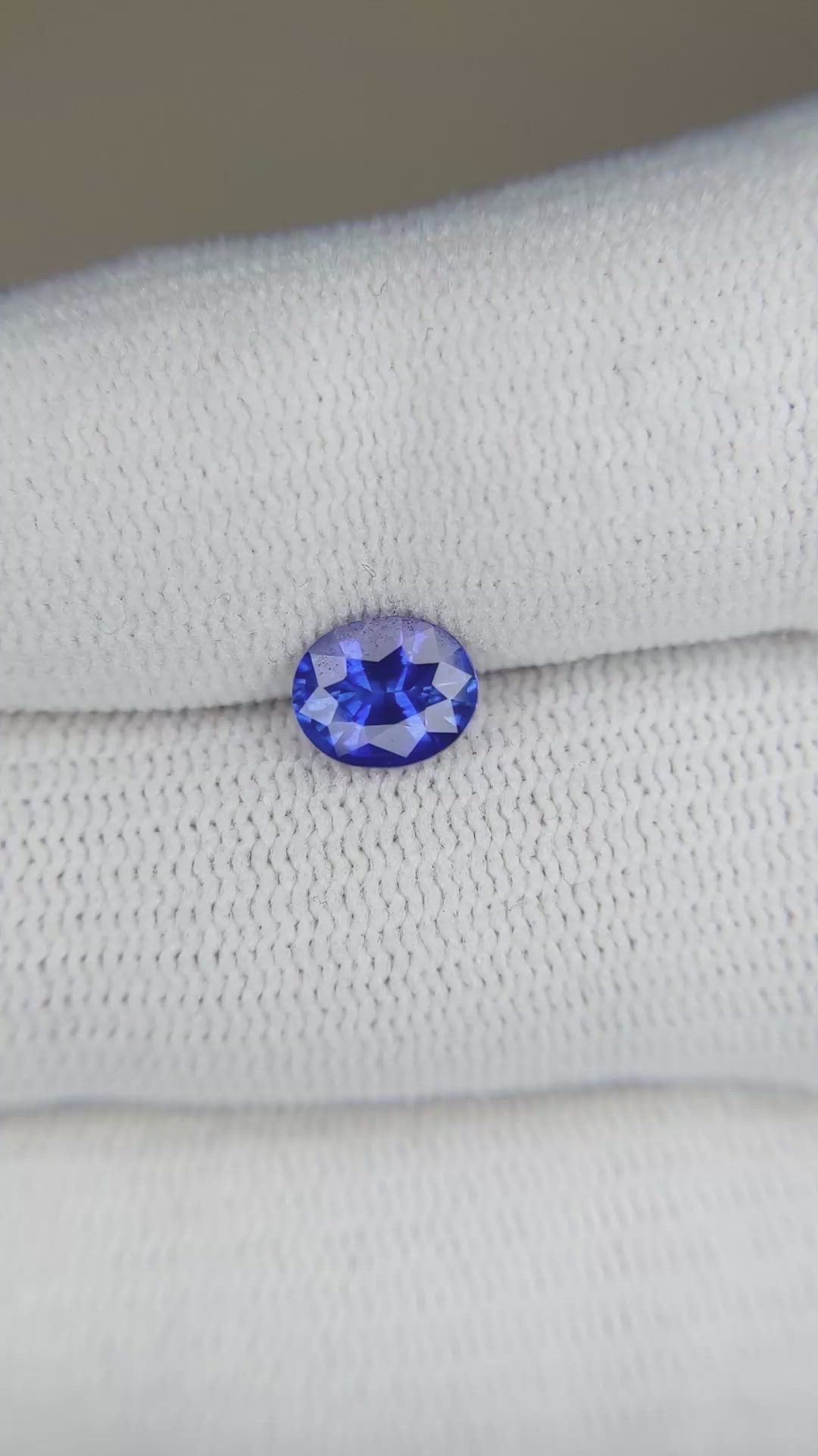 1.05 Ct. Blue Sapphire from Ceylon (Sri Lanka) Size Video