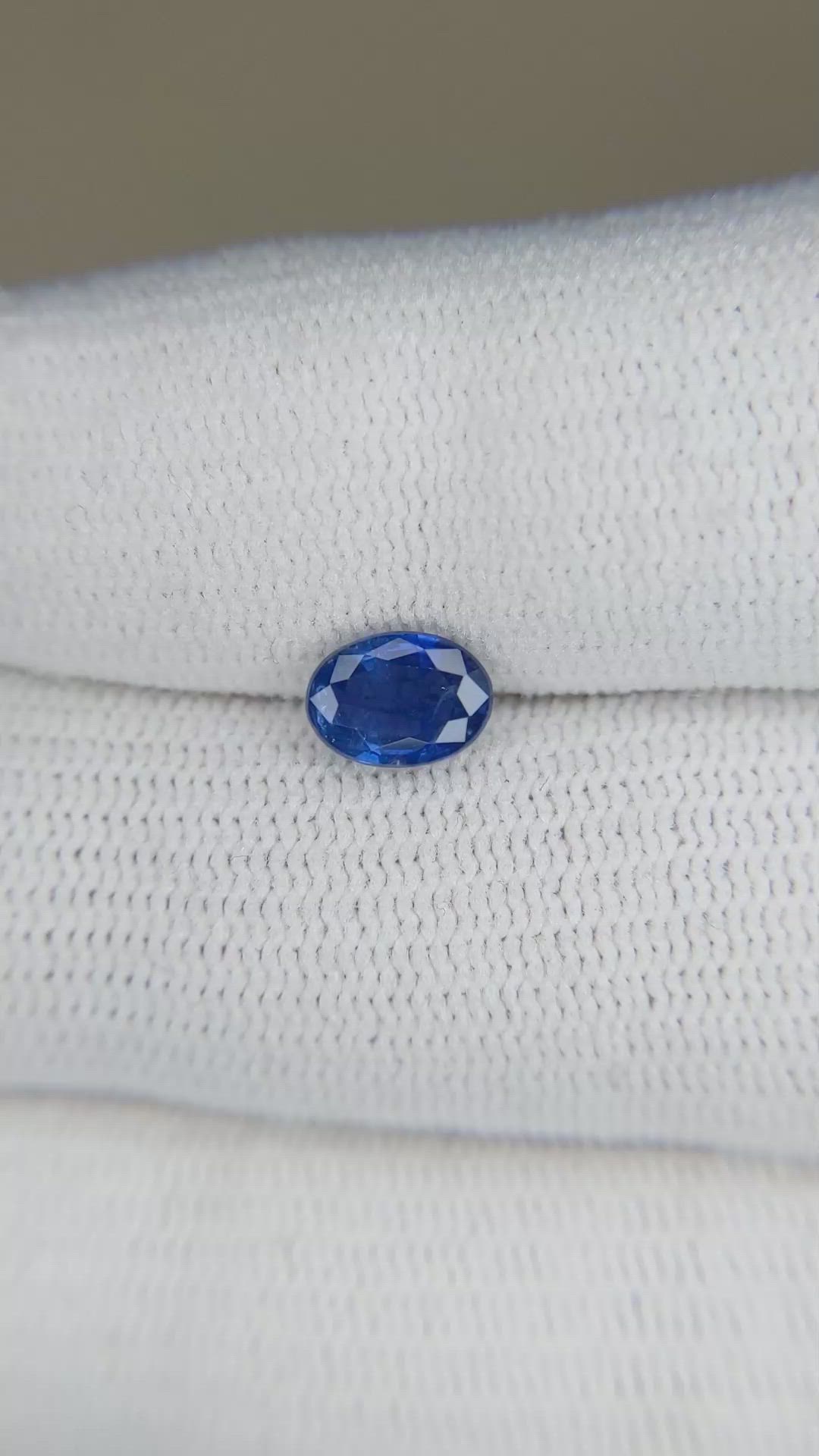 1.05 Ct. Blue Sapphire from Ceylon (Sri Lanka) Size Video